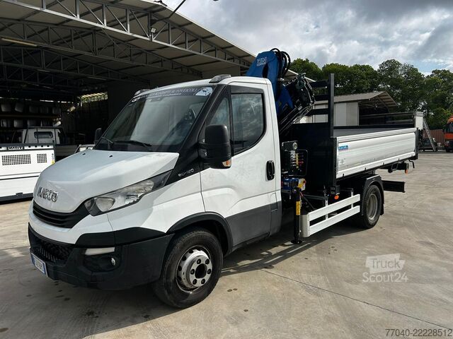 Furgone con cassone ribaltabile e gru Iveco 60C18