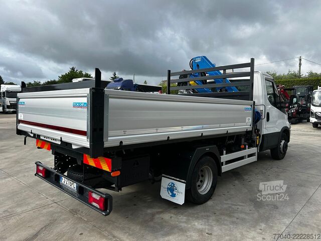 Furgone con cassone ribaltabile e gru Iveco 60C18