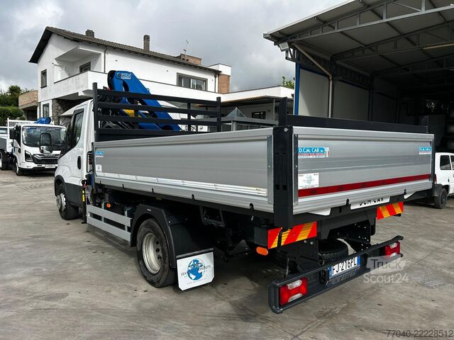 Furgone con cassone ribaltabile e gru Iveco 60C18