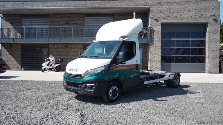 Ťahač IVECO 35C21 SZM Doppelbereifung Klima City Sattel