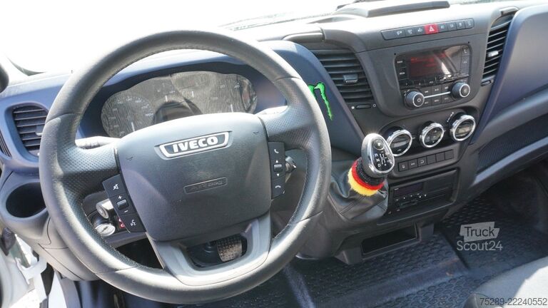 Ťahač IVECO 35C21 SZM Doppelbereifung Klima City Sattel