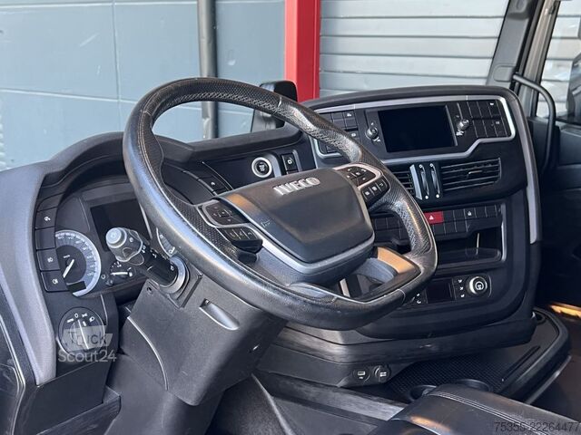 Standart çekici ünitesi IVECO S-WAY AS440S48 E6d ACC Intader NAVI 2xTank Leder