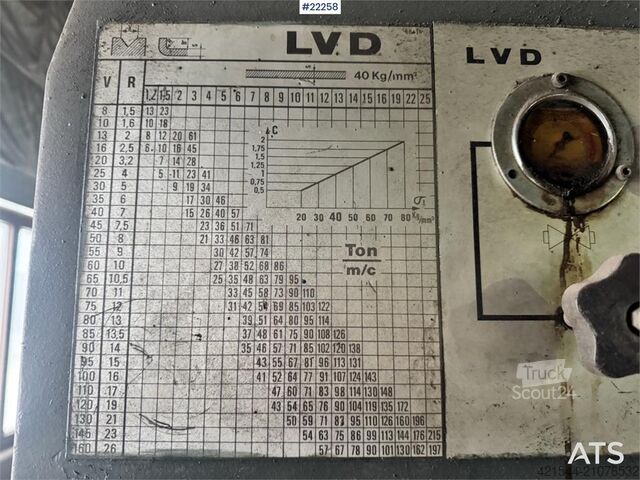 Būvniecības iekārta LVD PP 70/25–30 press brake