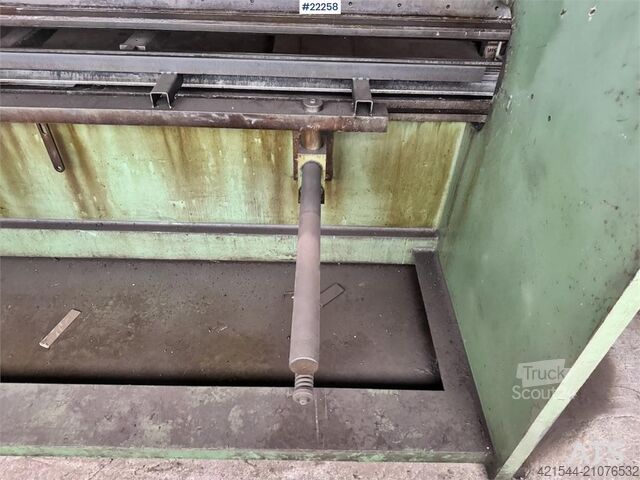 Būvniecības iekārta  LVD PP 70/25–30 press brake