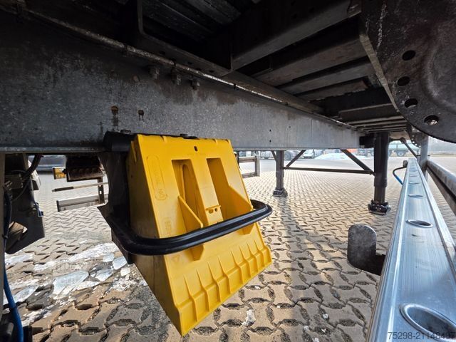 Puspriekabė su judančiomis grindimis STAS S3000ZX