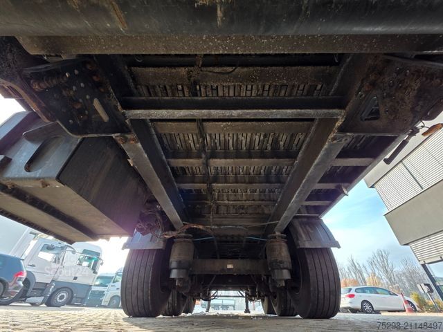 Puspriekabė su judančiomis grindimis STAS S3000ZX