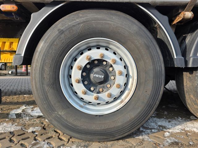 Puspriekabė su judančiomis grindimis STAS S3000ZX