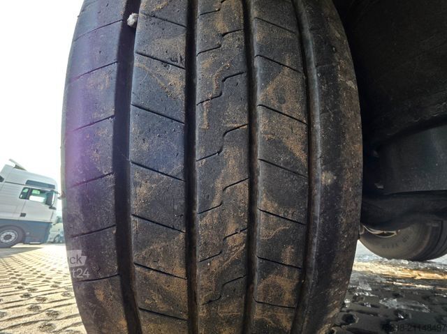 Puspriekabė su judančiomis grindimis STAS S3000ZX