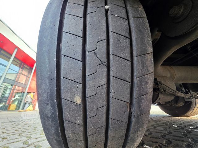 Puspriekabė su judančiomis grindimis STAS S3000ZX