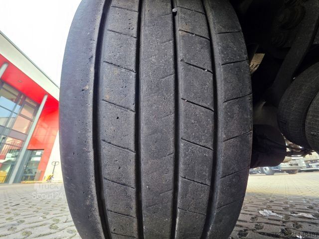 Puspriekabė su judančiomis grindimis STAS S3000ZX