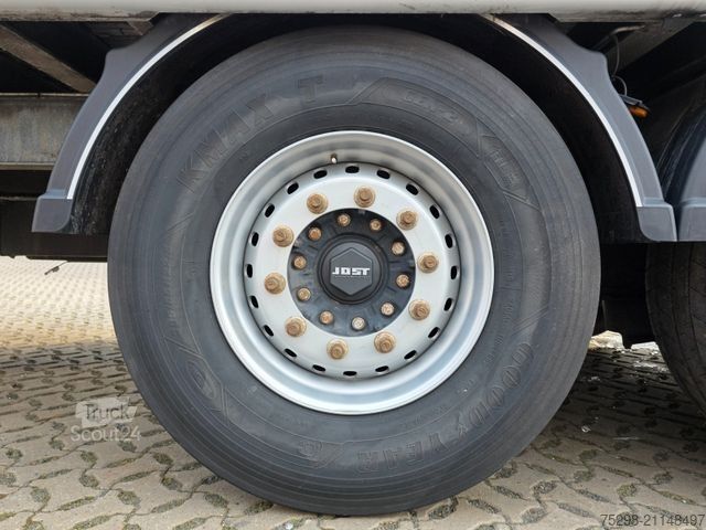 Puspriekabė su judančiomis grindimis STAS S3000ZX