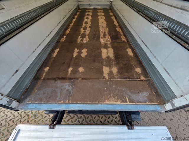 Škatlasti tovornjak MERCEDES-BENZ Atego 1222 / Ladebordwand