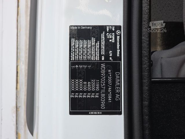 Škatlasti tovornjak MERCEDES-BENZ Atego 1222 / Ladebordwand