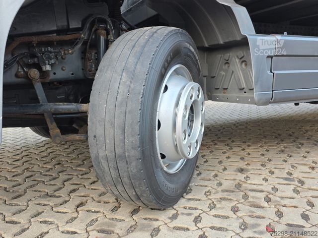 Škatlasti tovornjak MERCEDES-BENZ Atego 1222 / Ladebordwand