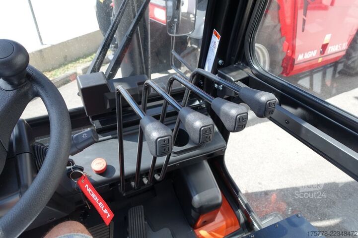 Első homlokrakodó targonca Noblelift CPCD38