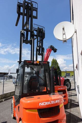 Első homlokrakodó targonca Noblelift CPCD38