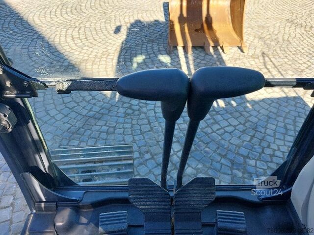 Pásové rýpadlo Kobelco SK210LC-10