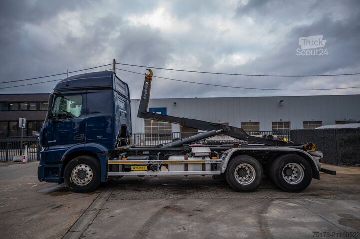 Sistem de braț cu cârlige MERCEDES ACTROS 2648 -6X2+GARNIER THM 20U 6000