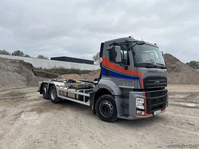 Containertransport / Haakarmsysteem Ford F-line 6x2 Hyva Titan 20T Haakarmsysteem