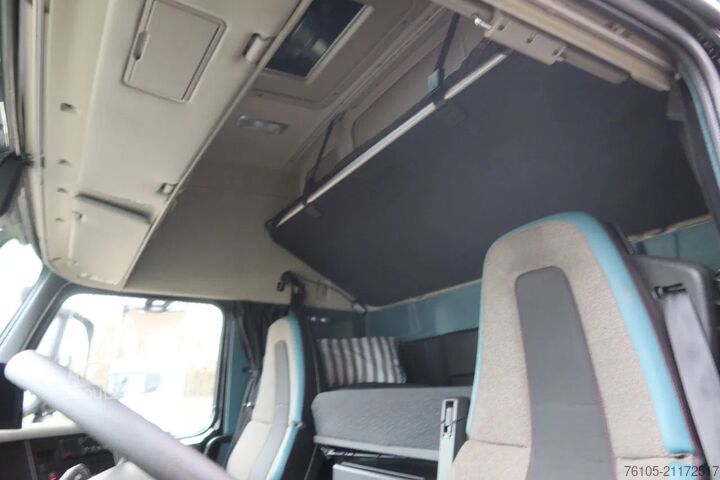 Koffer Volvo FM 330 Bakwagen + Laadklep DHollandia 2000 kg