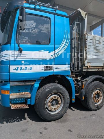 Üç taraflı damperli kamyon MERCEDES-BENZ Actros 4143 / V6 / Blatt - Blatt / Retarder