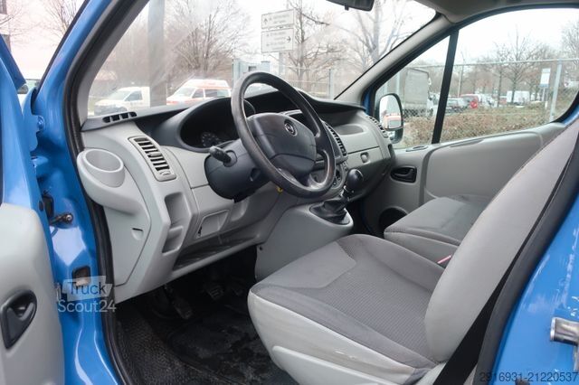 Minibus OPEL Vivaro 2.7t 1. Hand / 9 Sitzer / Klima / FN: 202