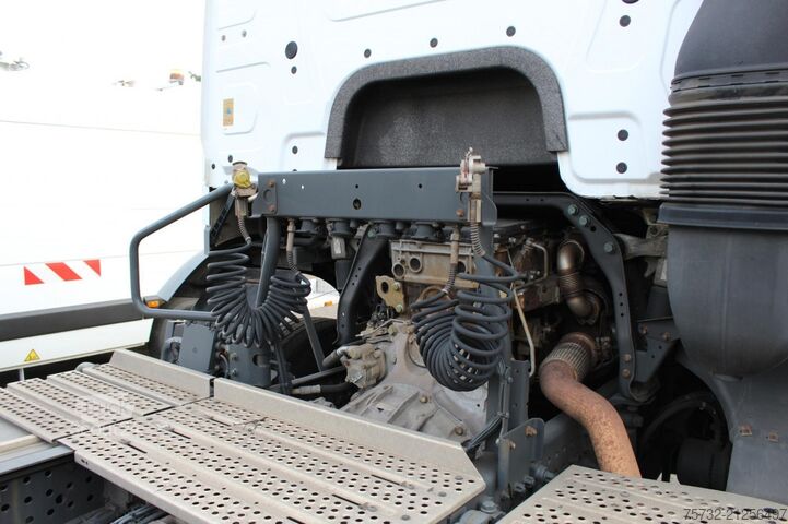 Standard tractor unit Mercedes-Benz Antos 1842   Anhähgerkupplung ACC Standheizung