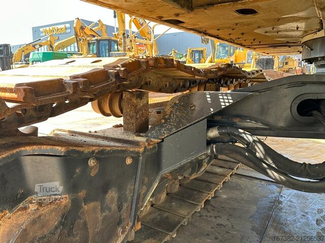 Crawler excavator Caterpillar 365CL Material Handling