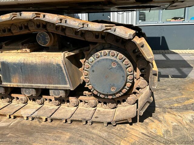 Crawler excavator Caterpillar 365CL Material Handling