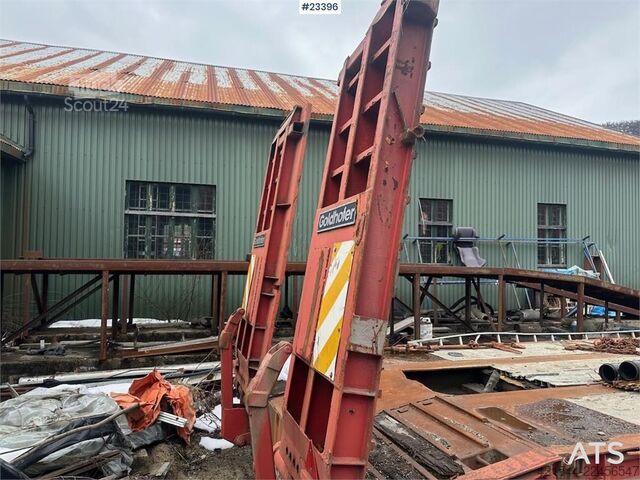 مقطورة نقل منخفضة Goldhofer 3 axle machine trailer.