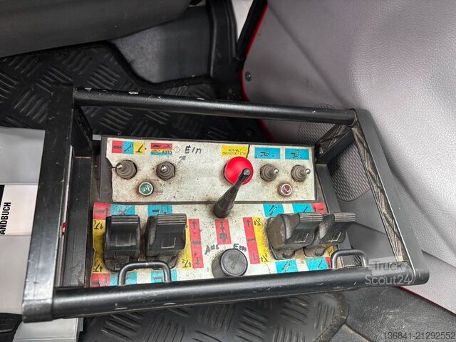 Platforma teleskopowa Teupen LEO 30T Raupenarbeitsbühne 30m