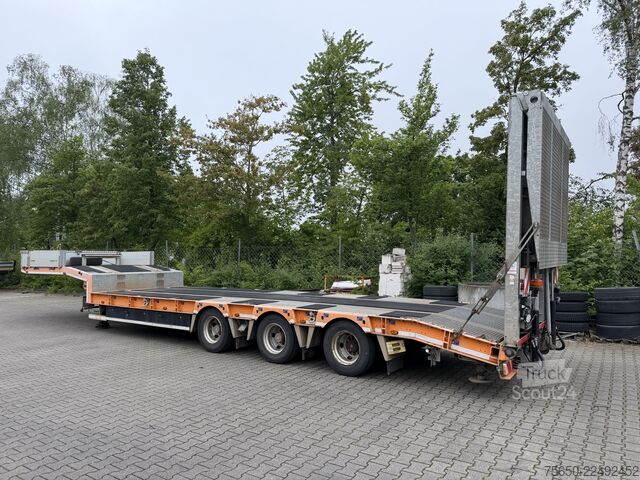 Reboque de plataforma rebaixada Humbaur HTS30  3 Achs Satteltieflader, neuwertig
