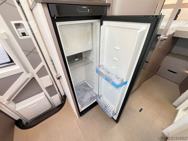 Half-integraal camper BÜRSTNER Lyseo TD 727 G