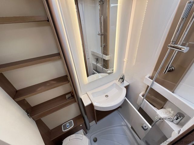 Half-integraal camper BÜRSTNER Lyseo TD 690 G 180 PS - Automatik