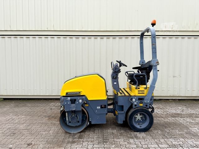 Rolo de tambor único DYNAPAC CC1200C Kombiwalze / 2016 BJ / 965 Stunden