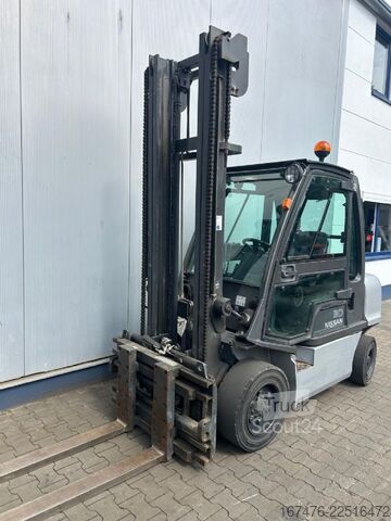 Frontstapler Nissan YG1D2A300