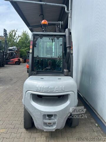 Frontstapler Nissan YG1D2A300