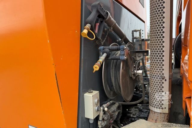 Spazzatrice stradale MAN TGS 18.360 4x2 Bucher