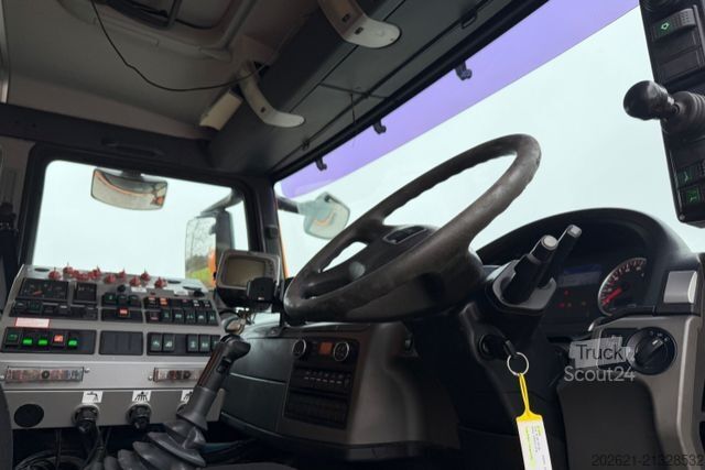 Spazzatrice stradale MAN TGS 18.360 4x2 Bucher