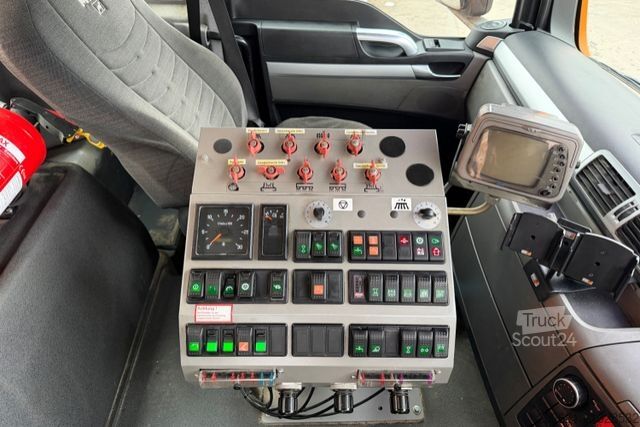 Spazzatrice stradale MAN TGS 18.360 4x2 Bucher