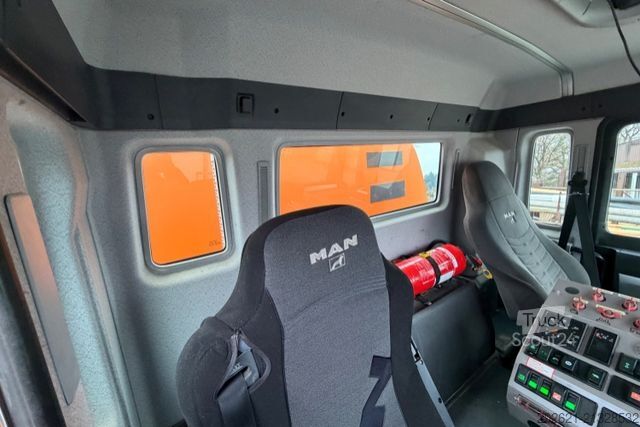 Spazzatrice stradale MAN TGS 18.360 4x2 Bucher