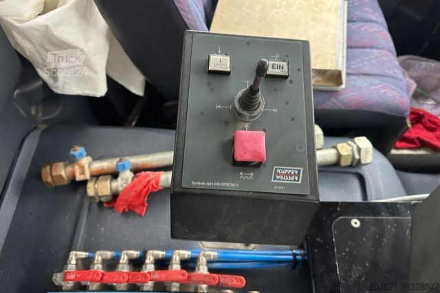 Spazzatrice stradale MERCEDES-BENZ Atego 1823 4x4 Faun 7m3