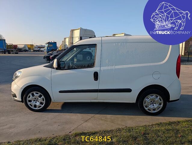 Fourgon tôlé Fiat Doblo 1.4i PETROL / CNG