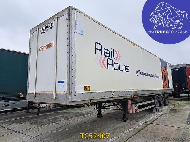 Transport af containere Fruehauf 