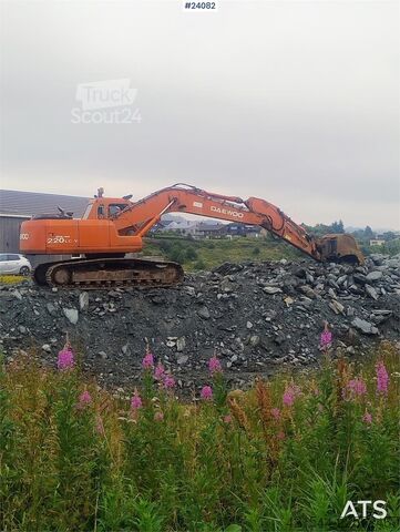  Daewoo SL220LC-V Excavator with Tooth Bucket