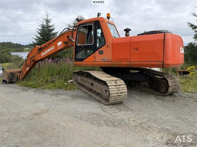  Daewoo SL220LC-V Excavator with Tooth Bucket