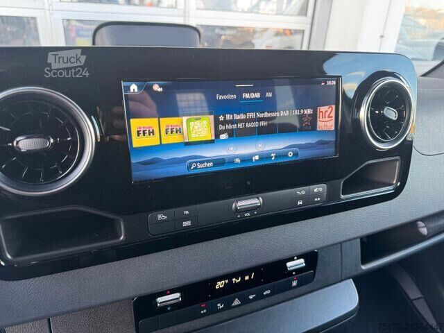 Camion à plateau double cabine Mercedes-Benz Sprinter 317 CDI DoKa Klima Stdheiz AHK3,5to