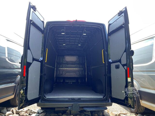 High top van VW Crafter Kasten 35 L4H3 AHK RFK äden