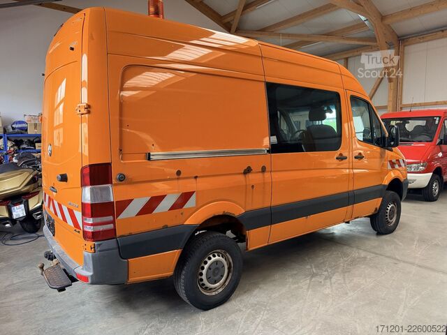 High top van MERCEDES-BENZ Sprinter 316 CDI 4x4 Allrad 5-Sitzer