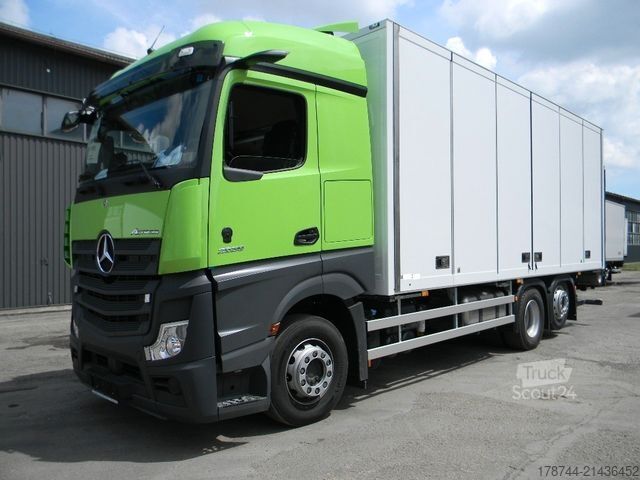 Dobozos teherautó  Faltwand - Kofferaufbau, Seitenfaltwand